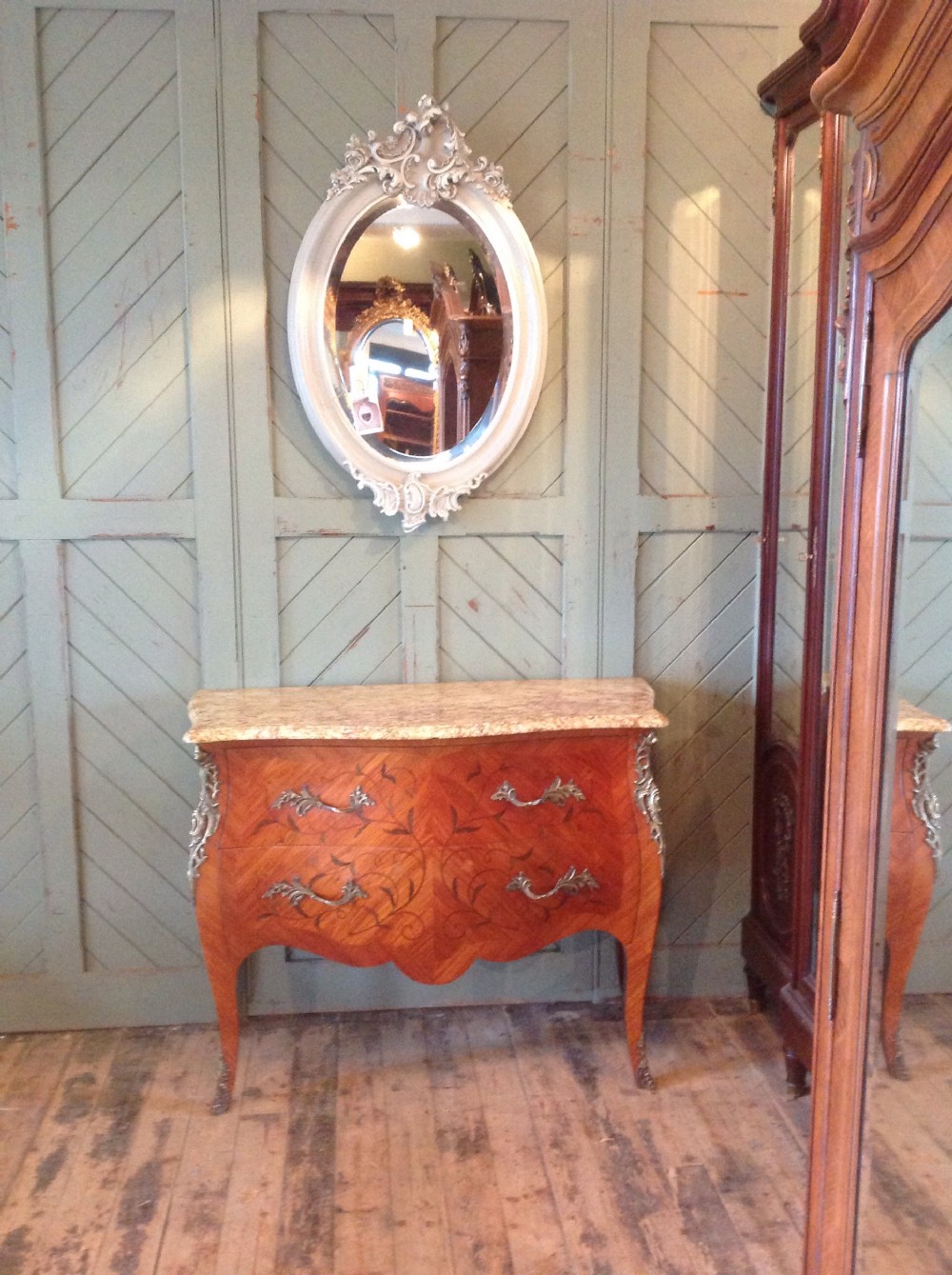 French chest of drawers 