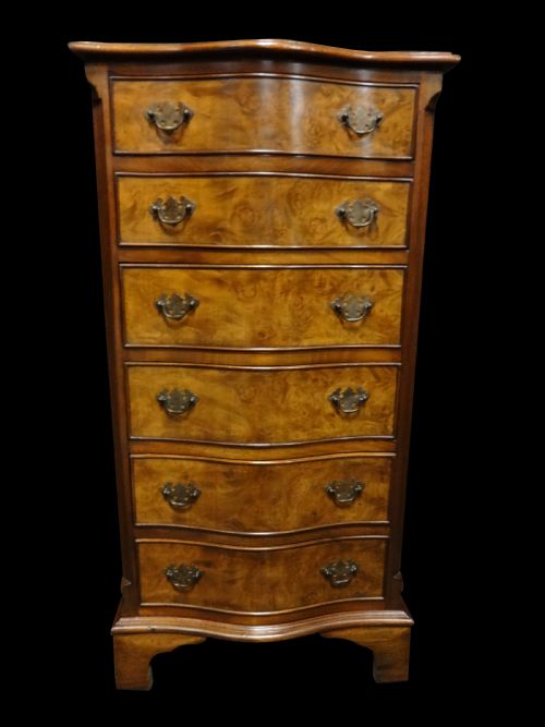 Very Good Burr Walnut Serpentine Chest of Drawers