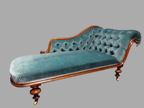 Lovely Victorian Walnut Chaise Lounge