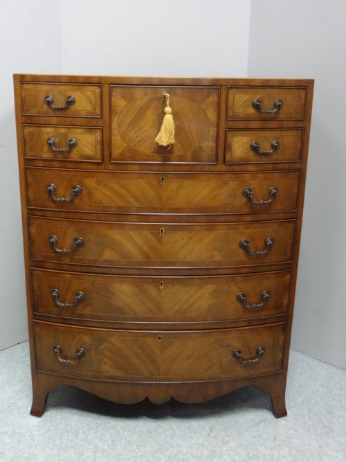 Outstanding Georgian Bowed Mahogany Chest