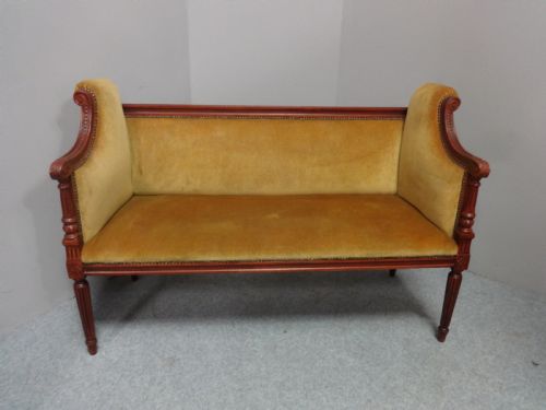Pretty Mahogany Window Seat