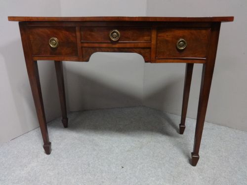 Good Mahogany Serpentine Side Table