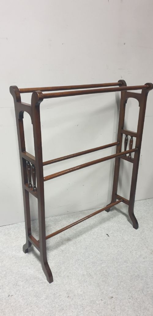 Nice Edwardian Mahogany Towel Rail
