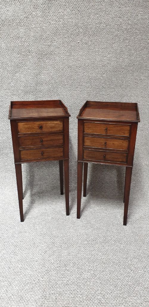 Good Pair Georgian Bedside Chests of Drawrrs