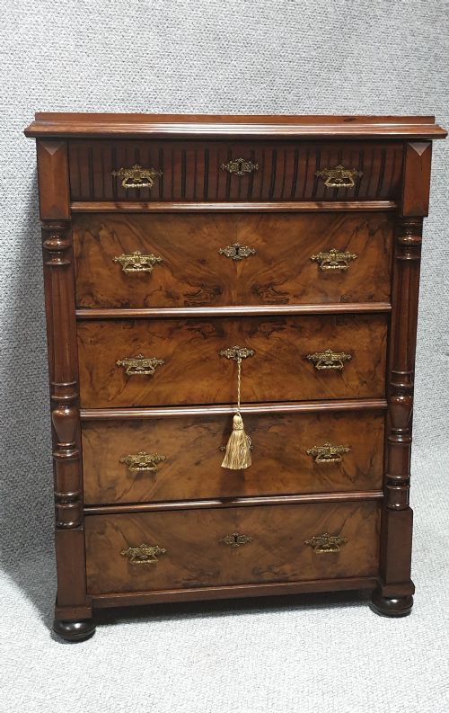 Excellent Burr Walnut Chest of Drawers