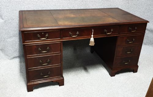 Georgian Mahogany Pedestal Desk