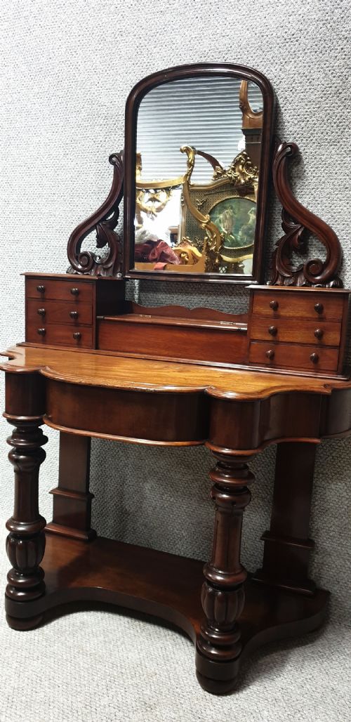 Pretty Victorian Mahogany Dressing Table