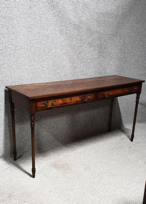 Excellent Quality Mahogany Sideboard Server