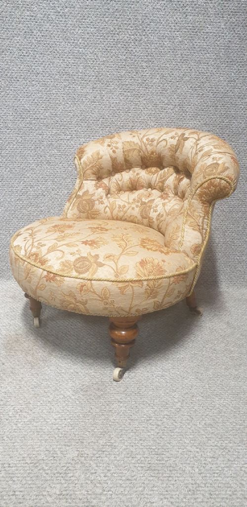 Pretty Victorian Walnut Tub Chair