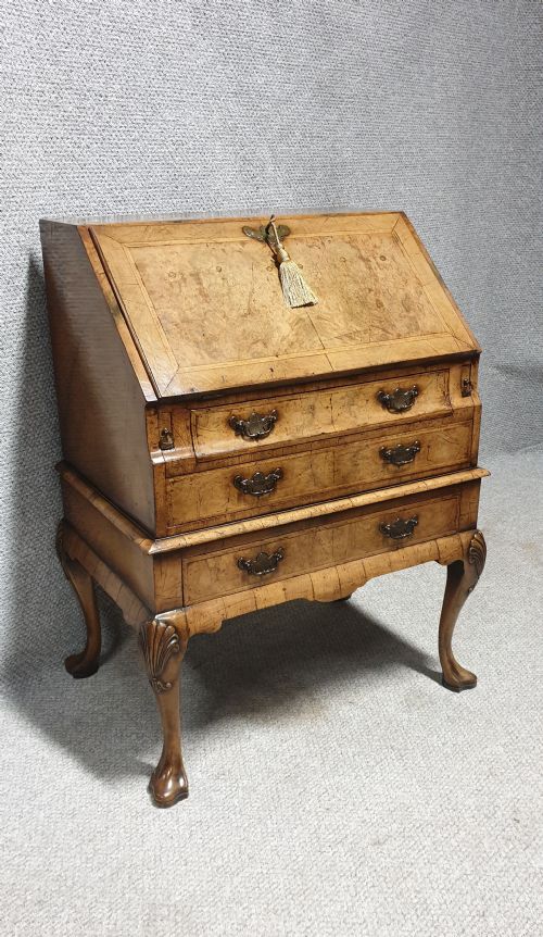 Superb Queen Anne Burr Walnut Bureau