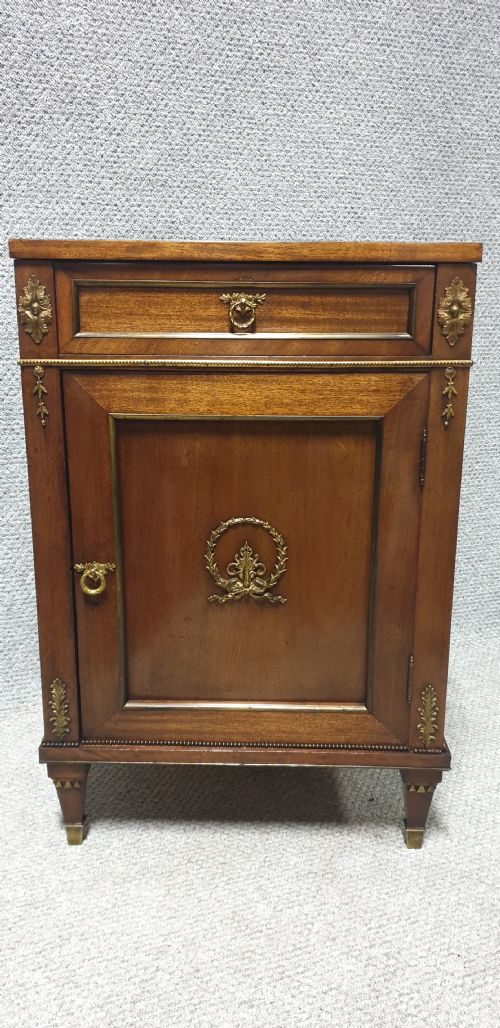 QUALITY MAHOGANY CABINET - ADDITIONAL PHOTO 1