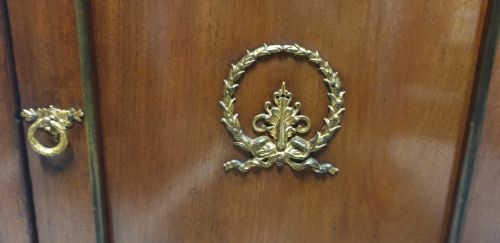 QUALITY MAHOGANY CABINET - ADDITIONAL PHOTO 3