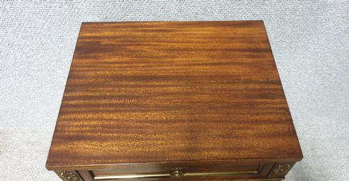 QUALITY MAHOGANY CABINET - ADDITIONAL PHOTO 5