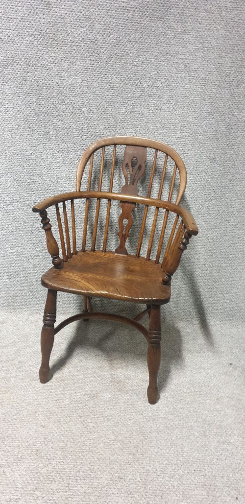 Excellent Ash and Elm Windsor Chair