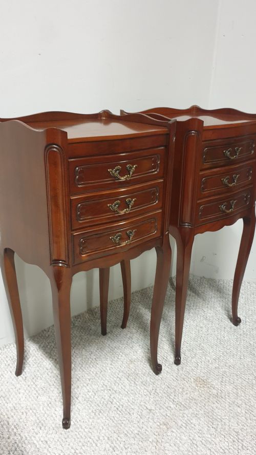 PAIR FRENCH MAHOGANY BEDSIDE CHESTS OF DRAWERS - ADDITIONAL PHOTO 1