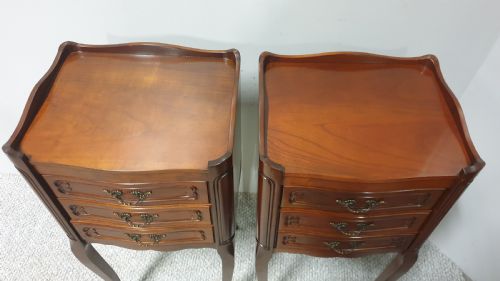 PAIR FRENCH MAHOGANY BEDSIDE CHESTS OF DRAWERS - ADDITIONAL PHOTO 5
