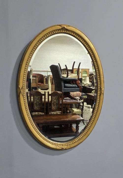 Lovely Victorian Oval Gilt Wall Mirror