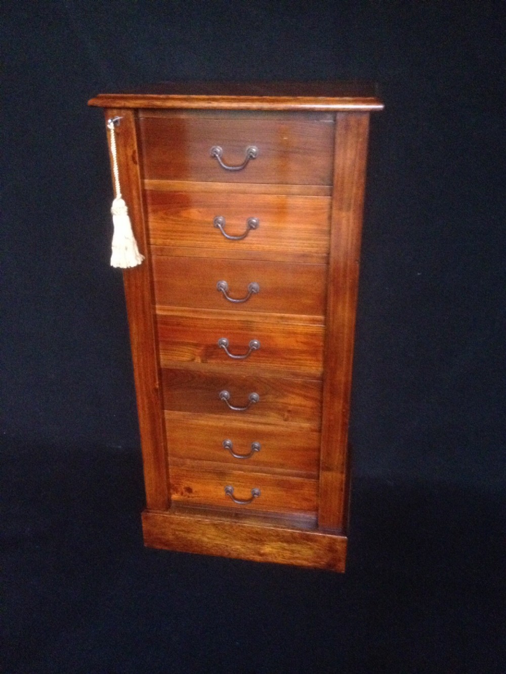 7 Drawer Wellington chest