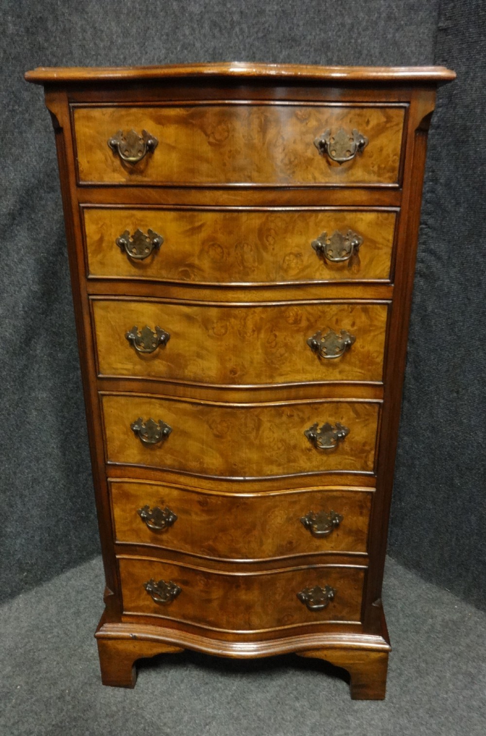 Very Good Burr Walnut Serpentine Chest of Drawers View II