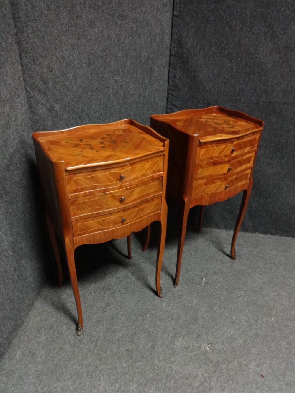Very Good Pair French Tulipwood and Marquetry Bedside Lamp Chests of Drawers View IV