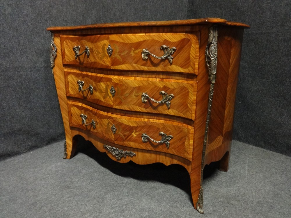 Good French Kingwood and Marquetry Commode Chest of Drawers View V
