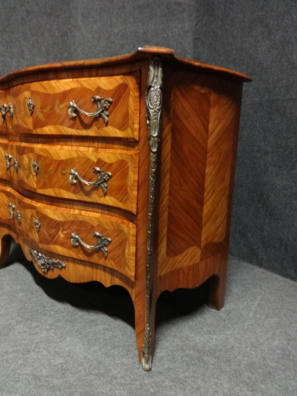 Good French Kingwood and Marquetry Commode Chest of Drawers View VI