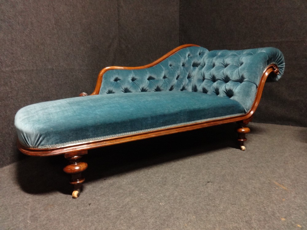 Lovely Victorian Walnut Chaise Lounge View V