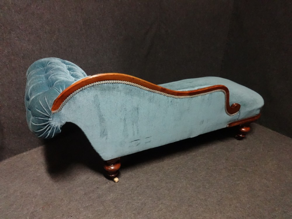 Lovely Victorian Walnut Chaise Lounge View IX