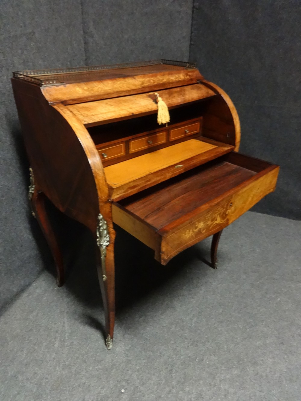 Very Good Marquetry and Rosewood Bureau De Dame View VI