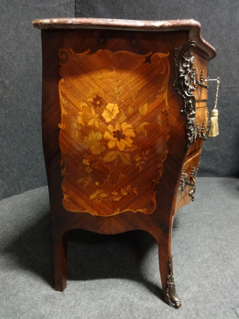 Outstanding Kingwood Marquetry Commode Chest of Drawers View VI