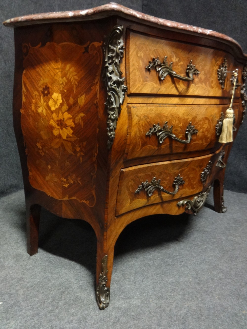 Outstanding Kingwood Marquetry Commode Chest of Drawers View VIII