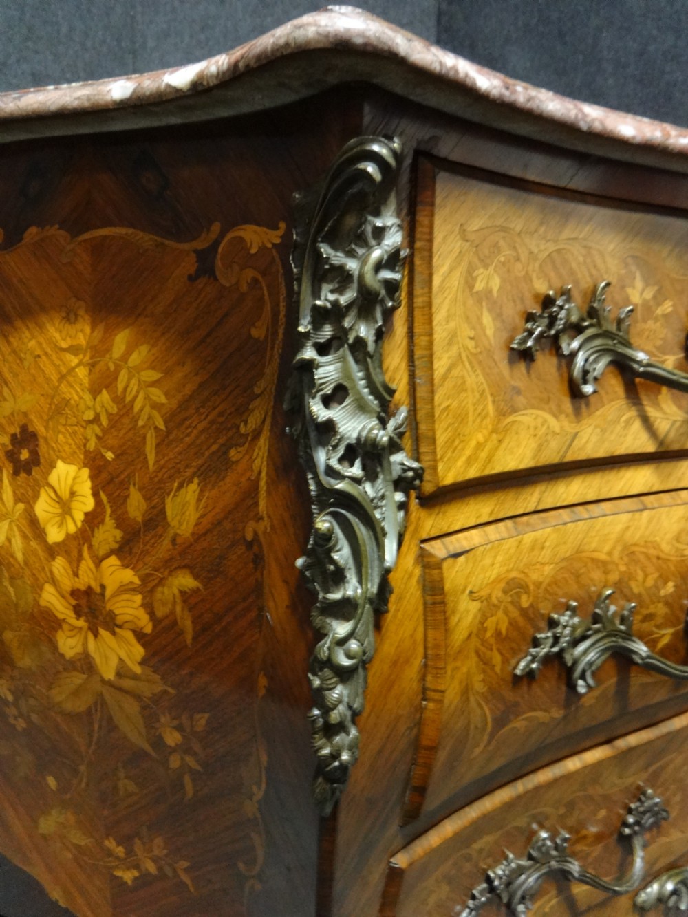 Outstanding Kingwood Marquetry Commode Chest of Drawers View XI