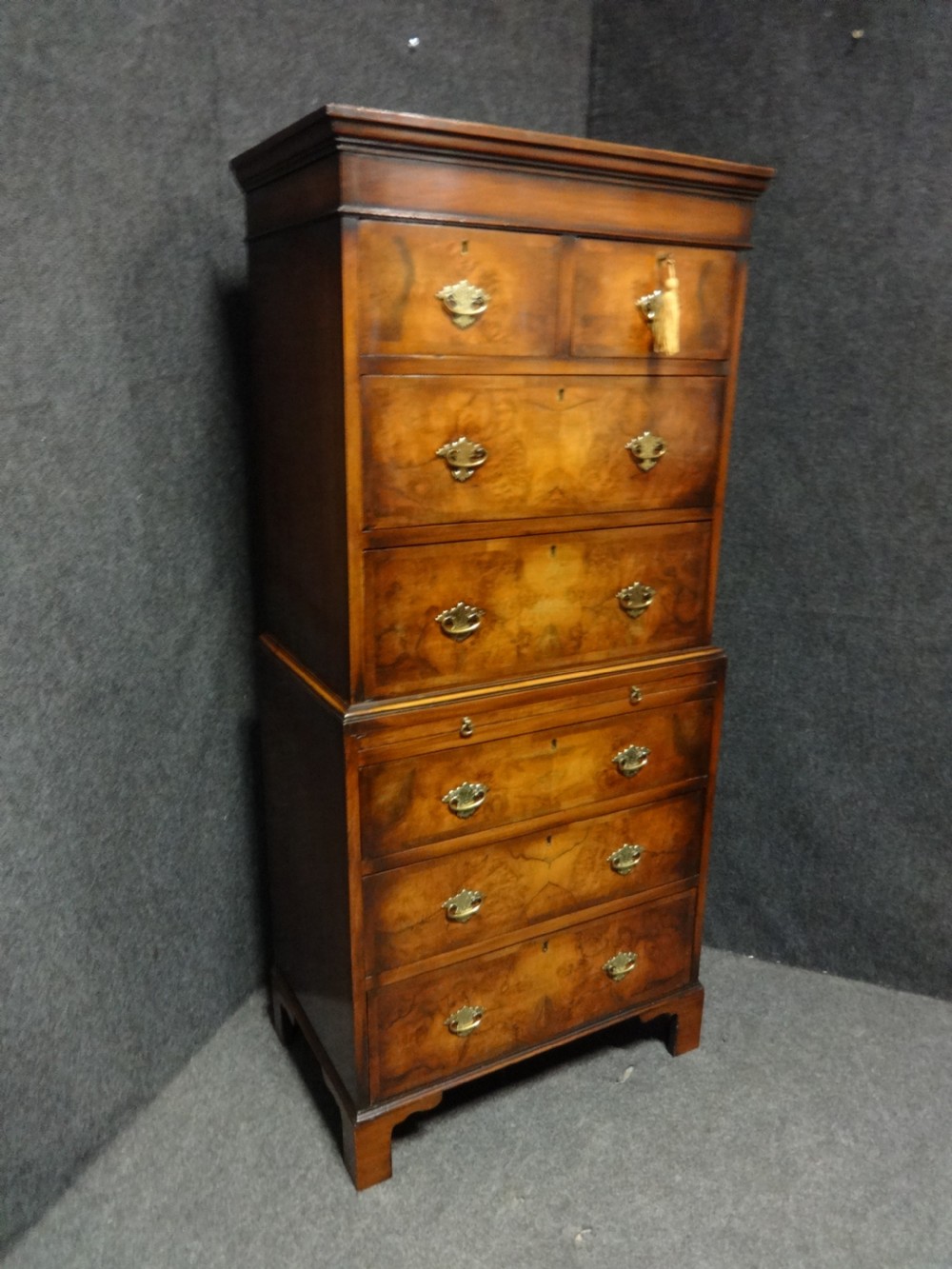 Good Burr Walnut Queen Anne Style Chest on Chest of Drawers View II