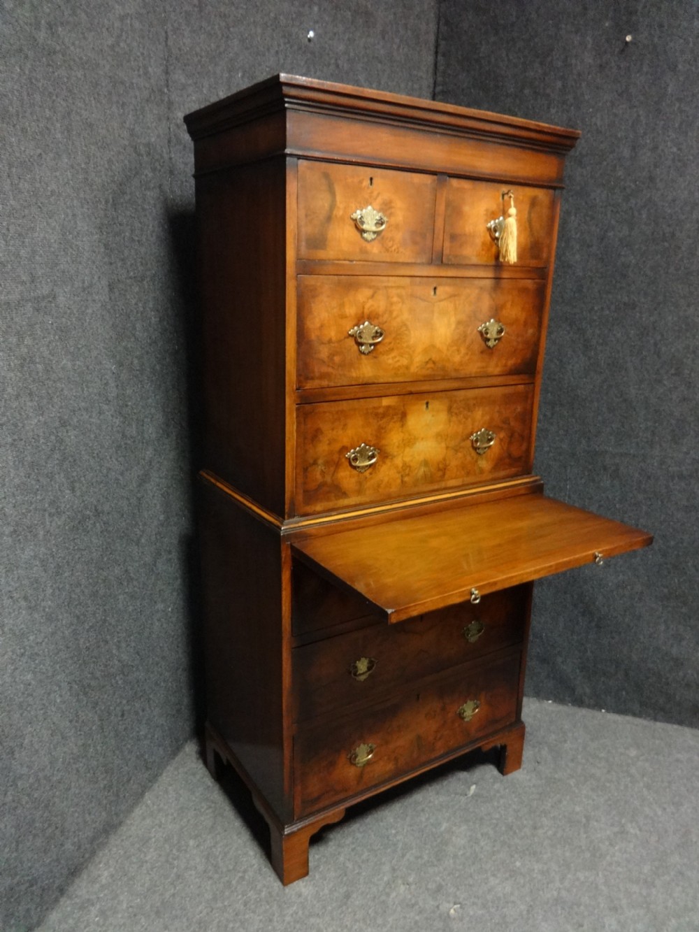 Good Burr Walnut Queen Anne Style Chest on Chest of Drawers View IV
