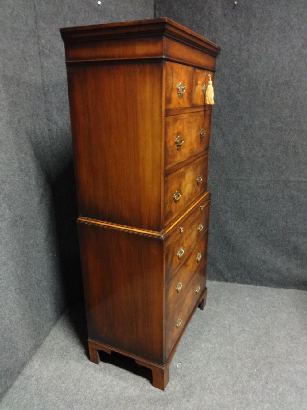 Good Burr Walnut Queen Anne Style Chest on Chest of Drawers View VI