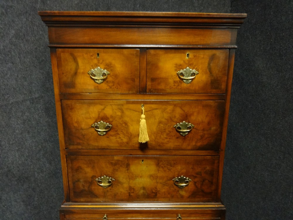 Good Burr Walnut Queen Anne Style Chest on Chest of Drawers View IX