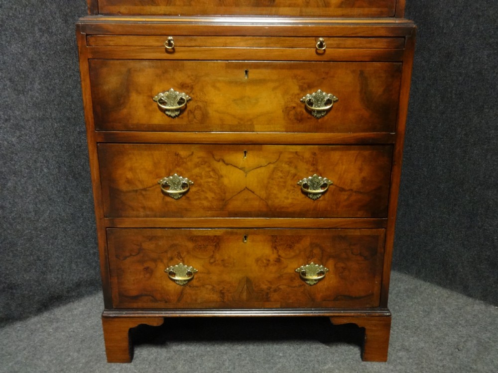 Good Burr Walnut Queen Anne Style Chest on Chest of Drawers View X