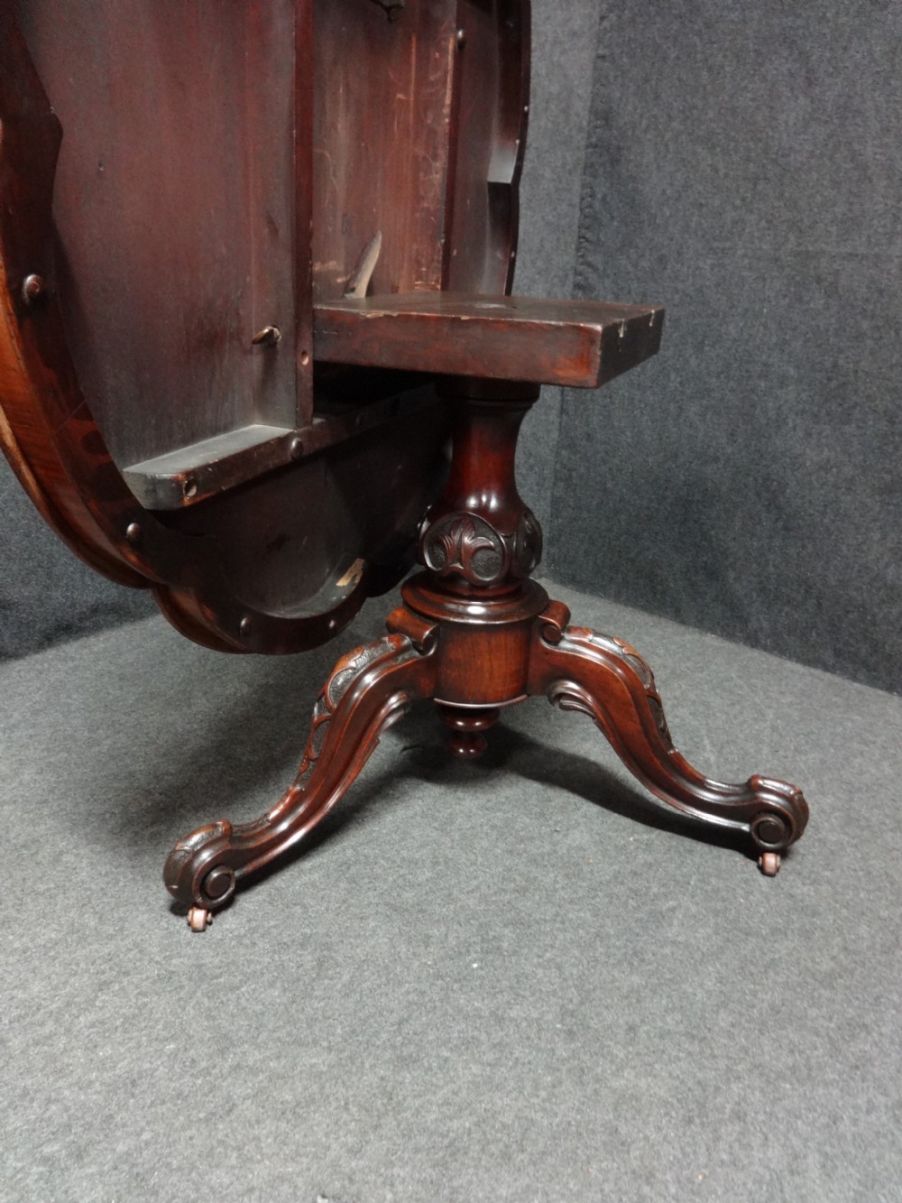 Fabulous Victorian Petal Shaped Burr Walnut Dining Table View V