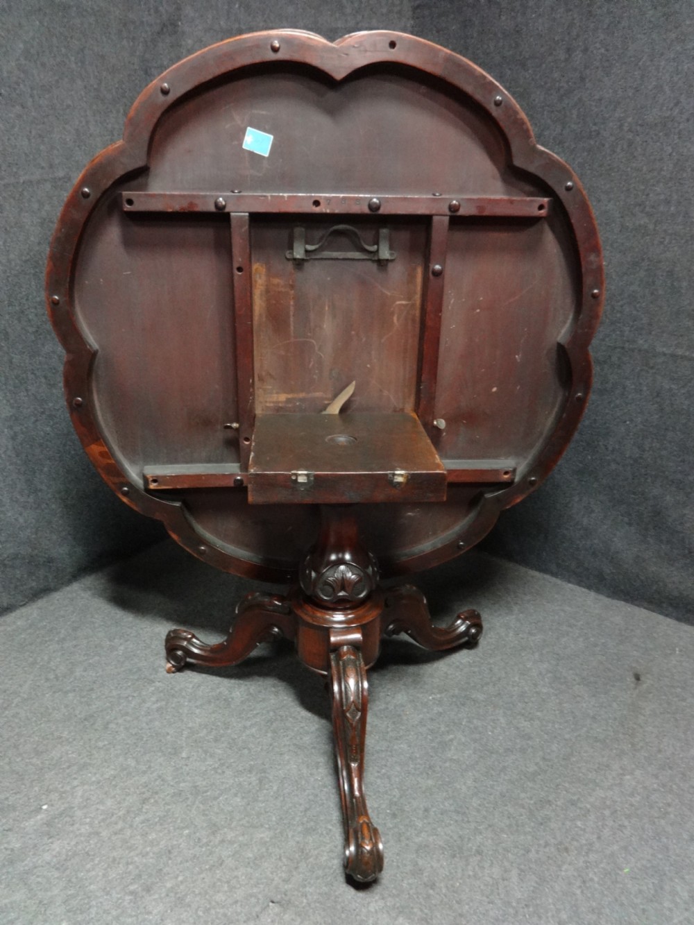 Fabulous Victorian Petal Shaped Burr Walnut Dining Table View VII