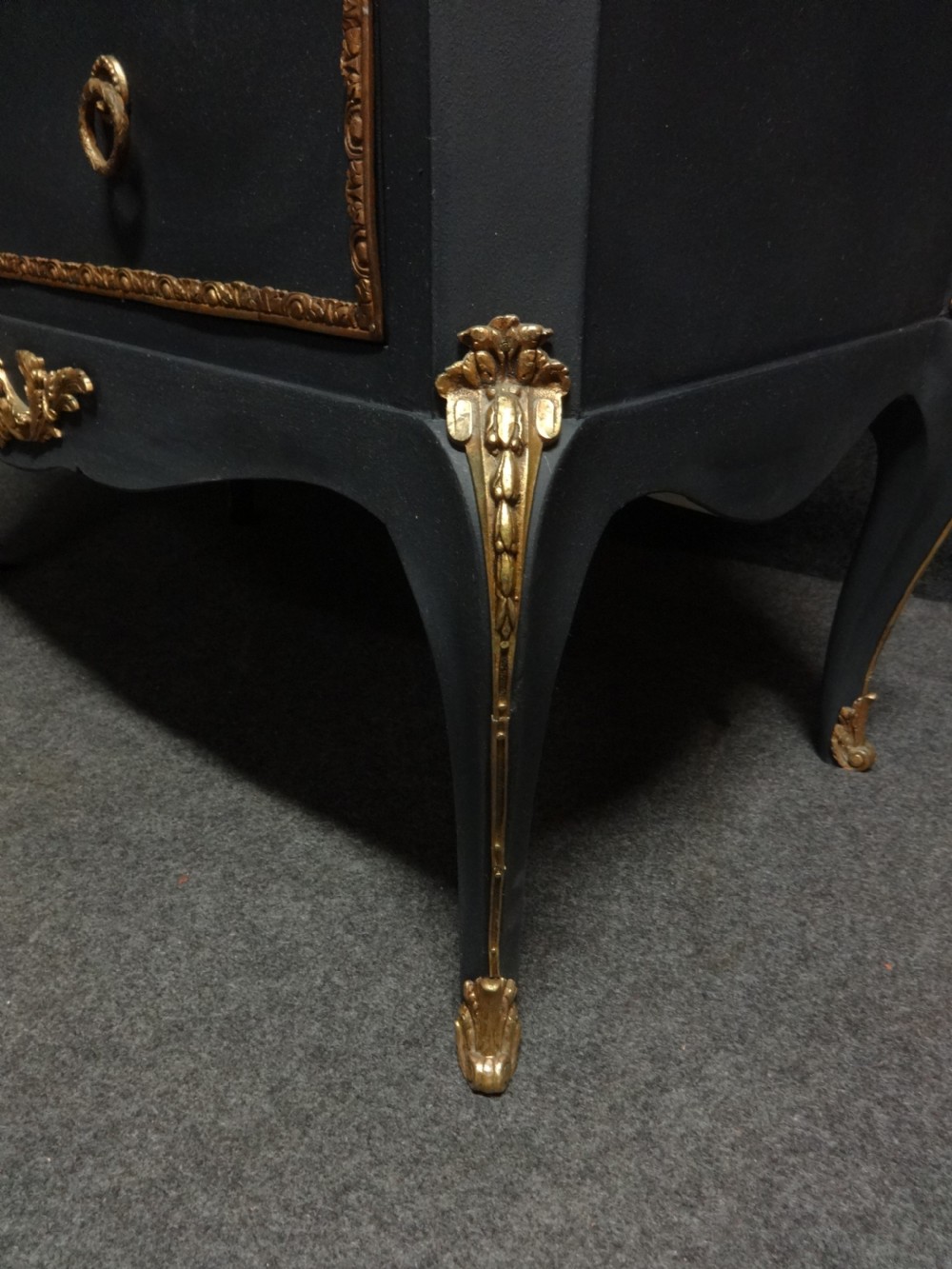 Very Good Pair of French Ormolu Commode Chest of Drawers View VIII