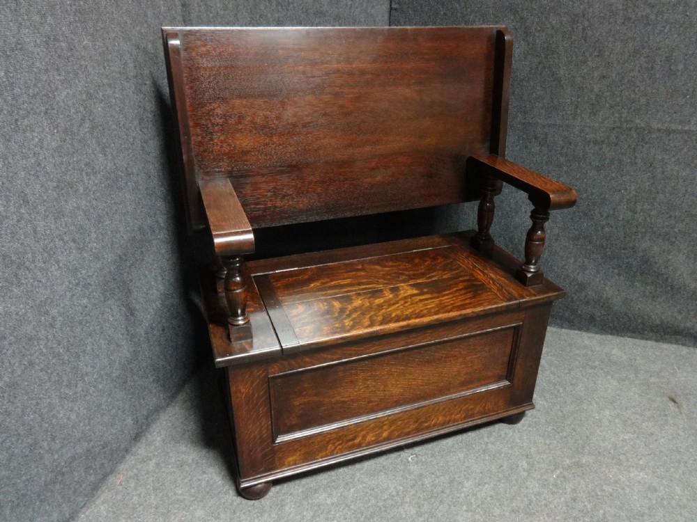 Very Good Oak Monks Bench Settle View II