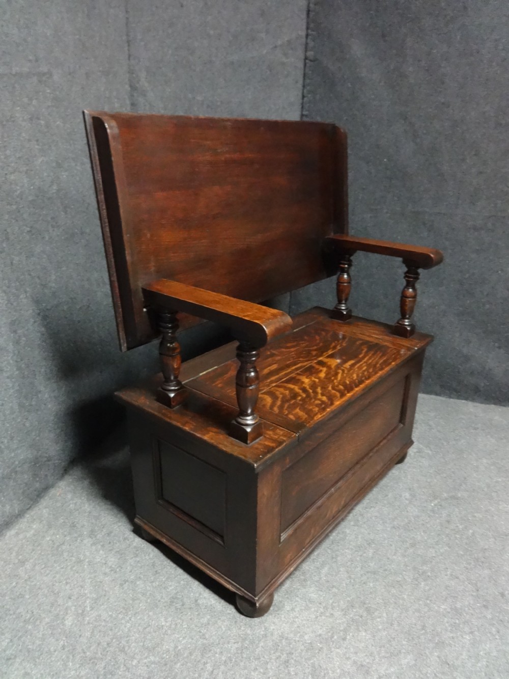 Very Good Oak Monks Bench Settle View VI