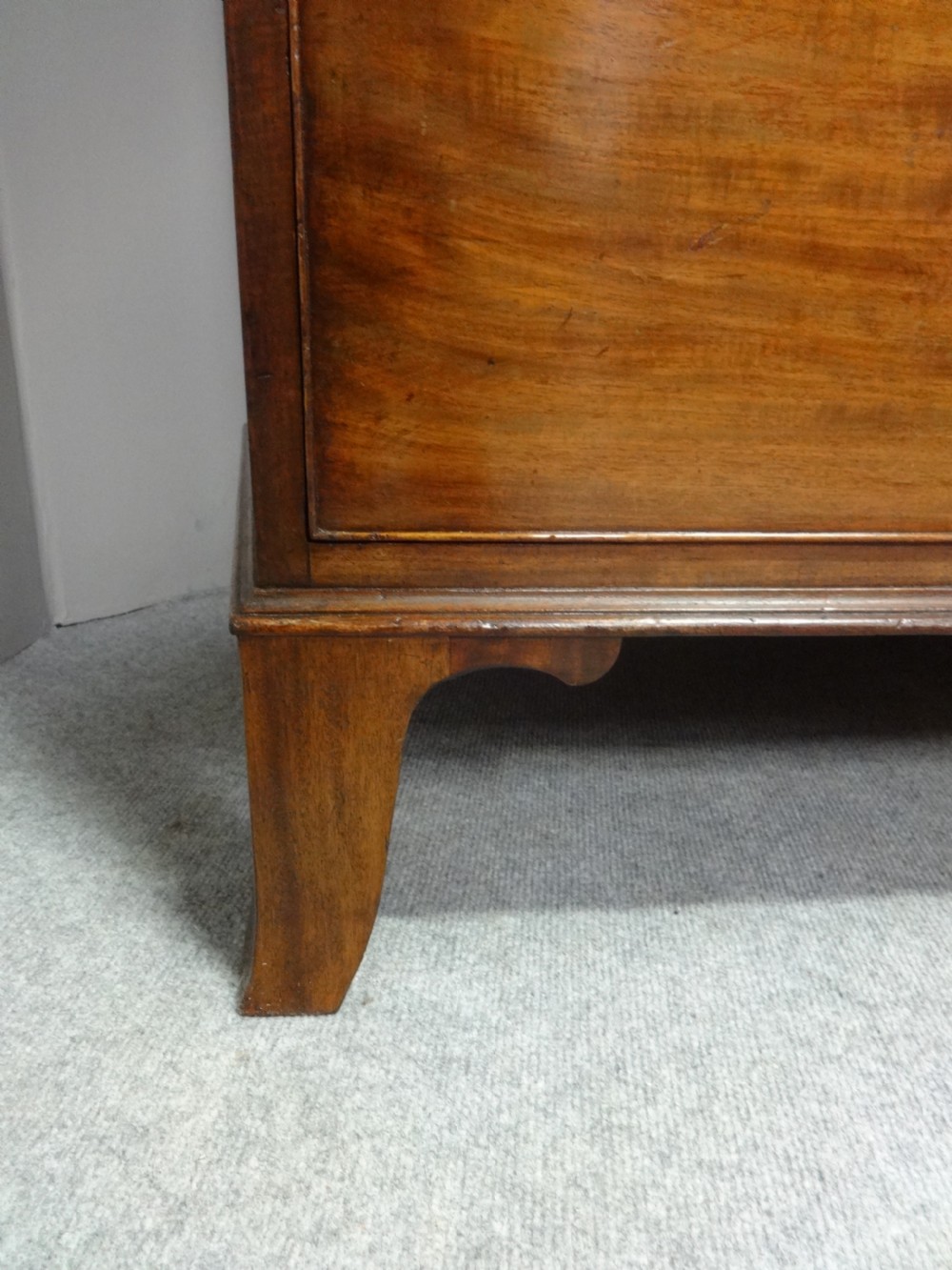 Lovely  Georgian Mahogany Bowed Linen Press View VI