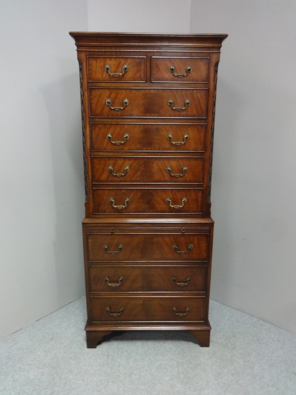 Very Good Mahogany Chest on Chest of Drawers of Small Proportions