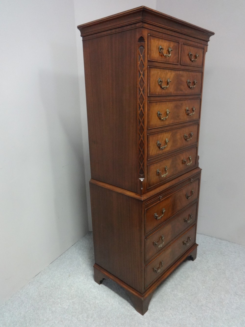 Very Good Mahogany Chest on Chest of Drawers of Small Proportions View V