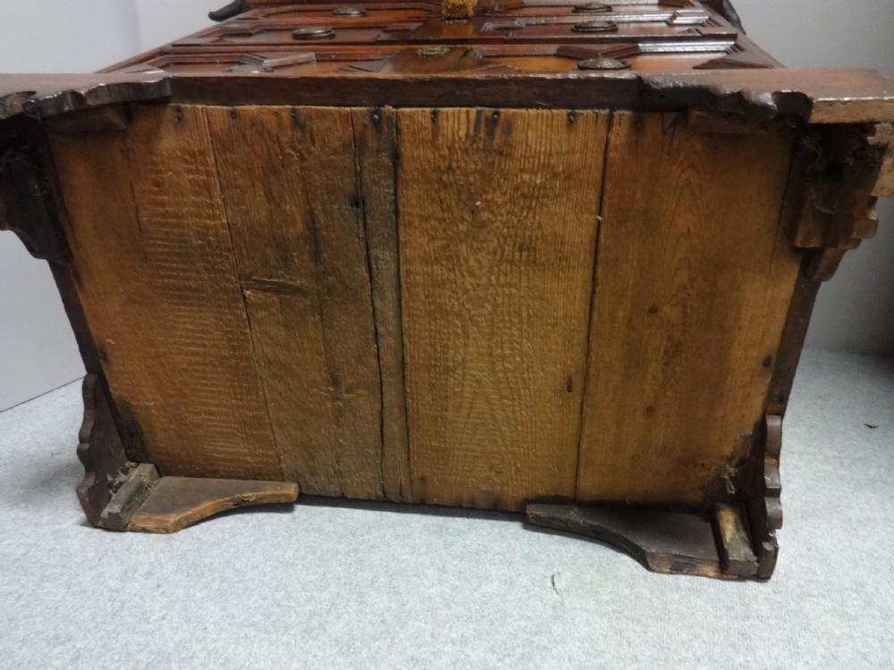 Lovely C17th Oak Chest of Drawers of Small Proportions View VII