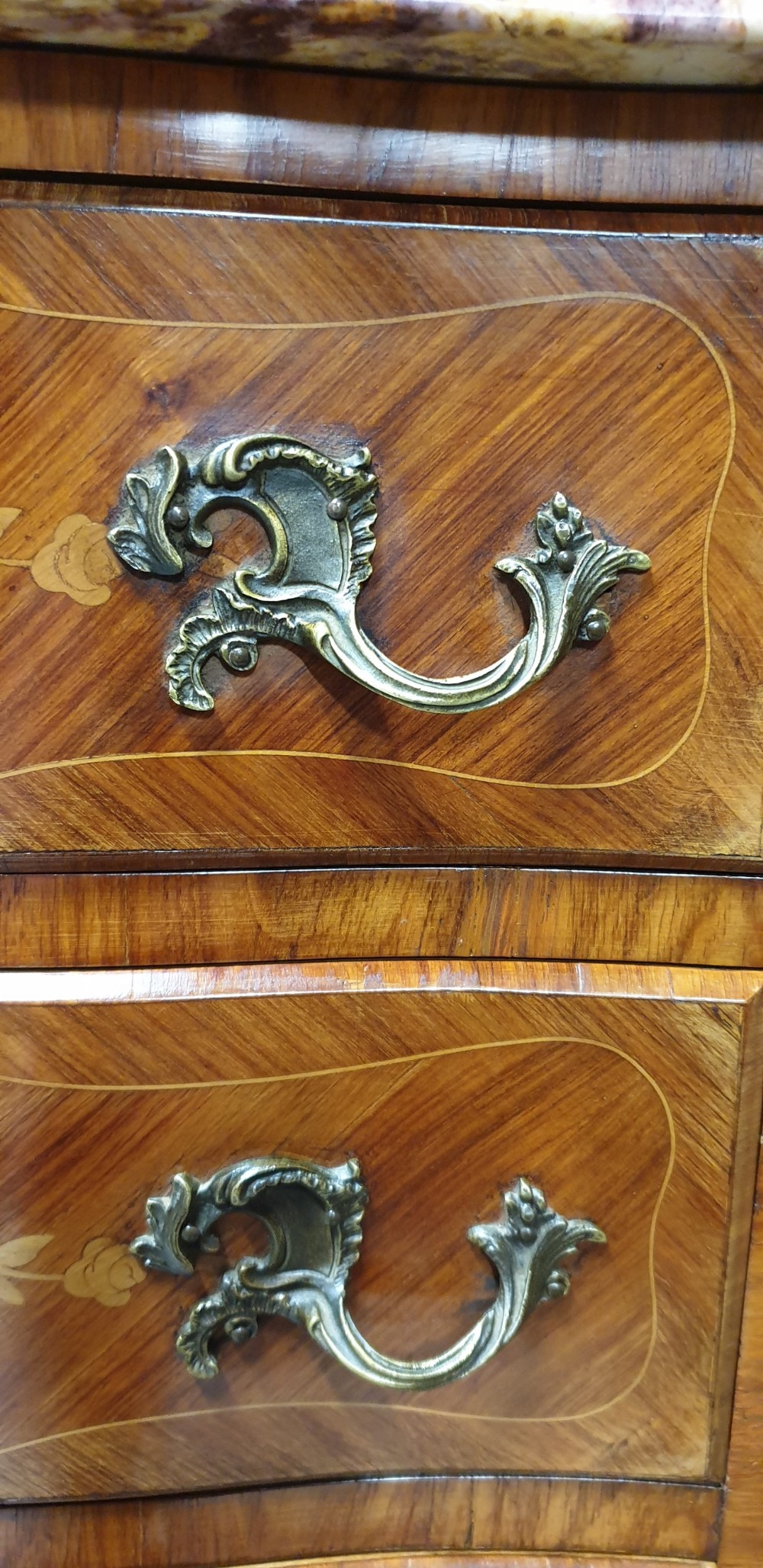 French Serpentine Semanier Chest of Drawers View VIII