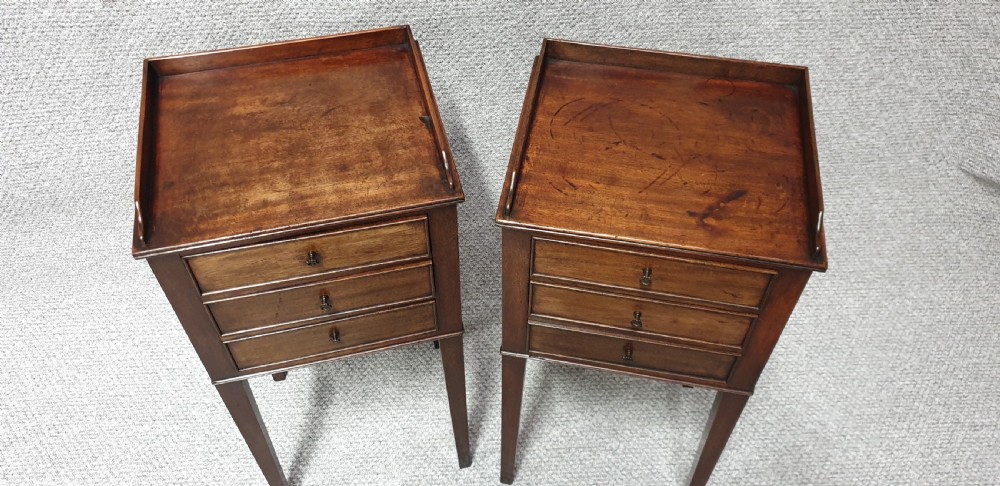Good Pair Georgian Bedside Chests of Drawrrs View V
