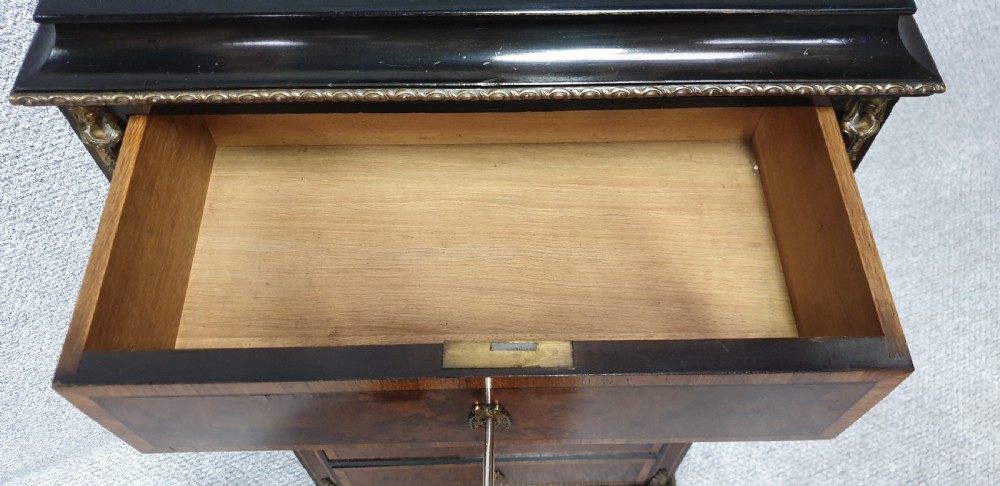 Small French Semanier Chest of Drawers View VIII