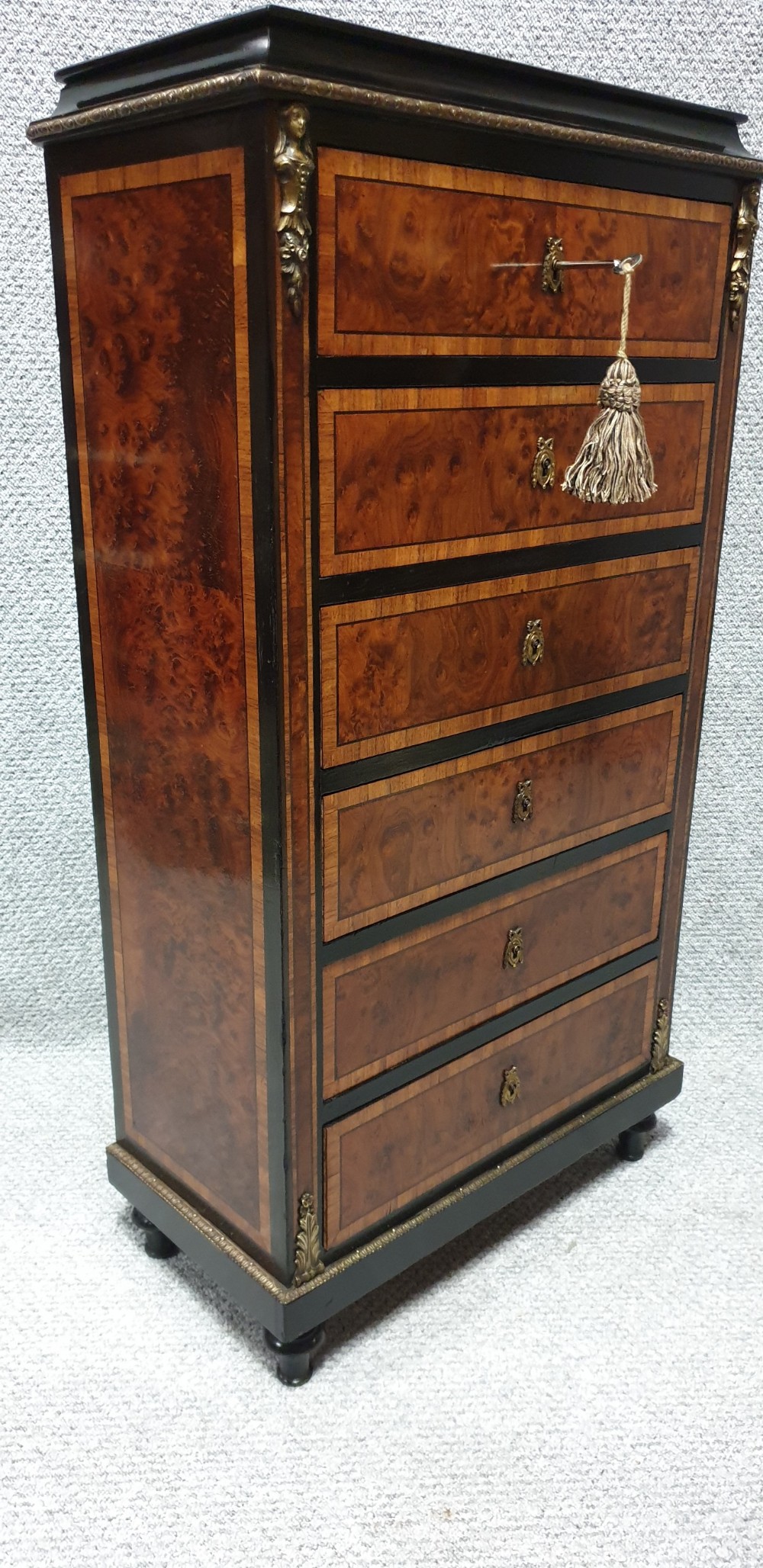 Small French Semanier Chest of Drawers View X